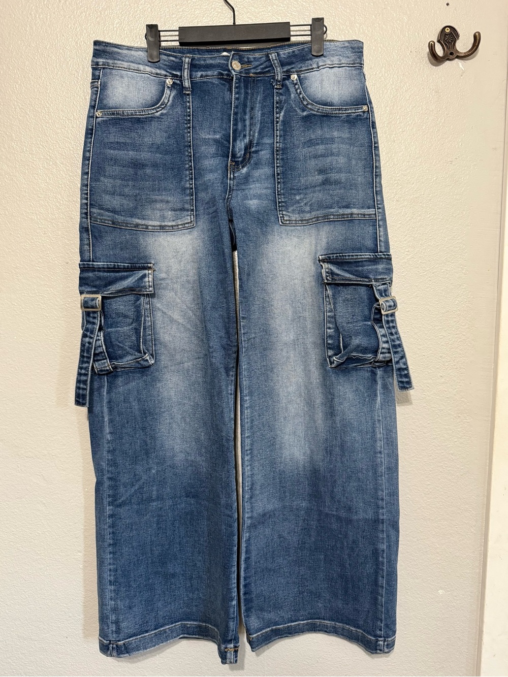 LOve SOHO Wide Leg Cargo Jeans in Medium Blue